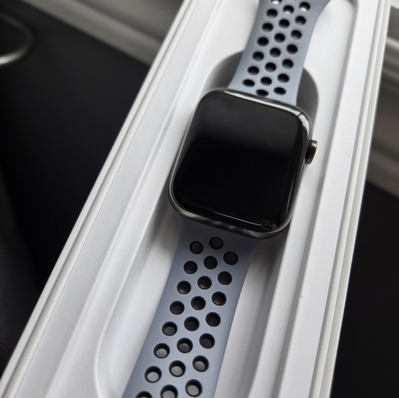 Apple Watch 6 44m Graphite Stainless Steel LTE - Picture 2 of 6